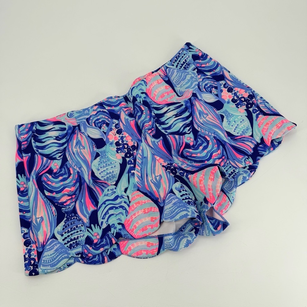 Women’s Scalloped Hem Printed Shorts in Navy Blue and Pink